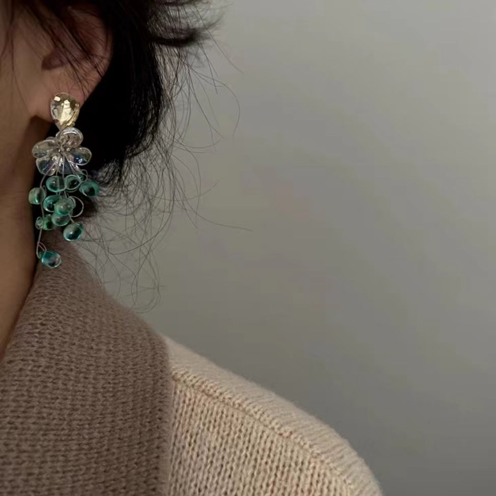 Inn Sen Girls' Clear Acrylic Flower Design Sense Small Ear Studs and Earrings
