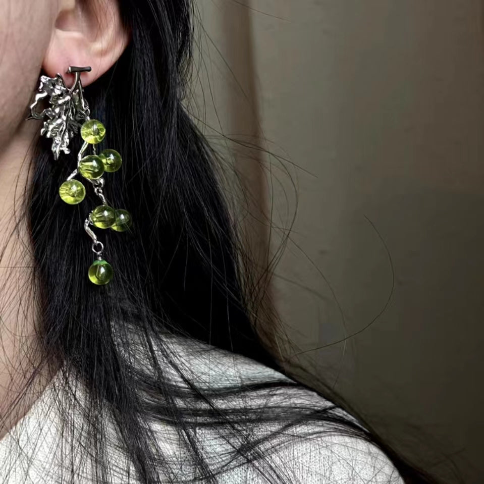 Temperament, personality, exaggerated design, acrylic grapes, asymmetric earrings, earrings