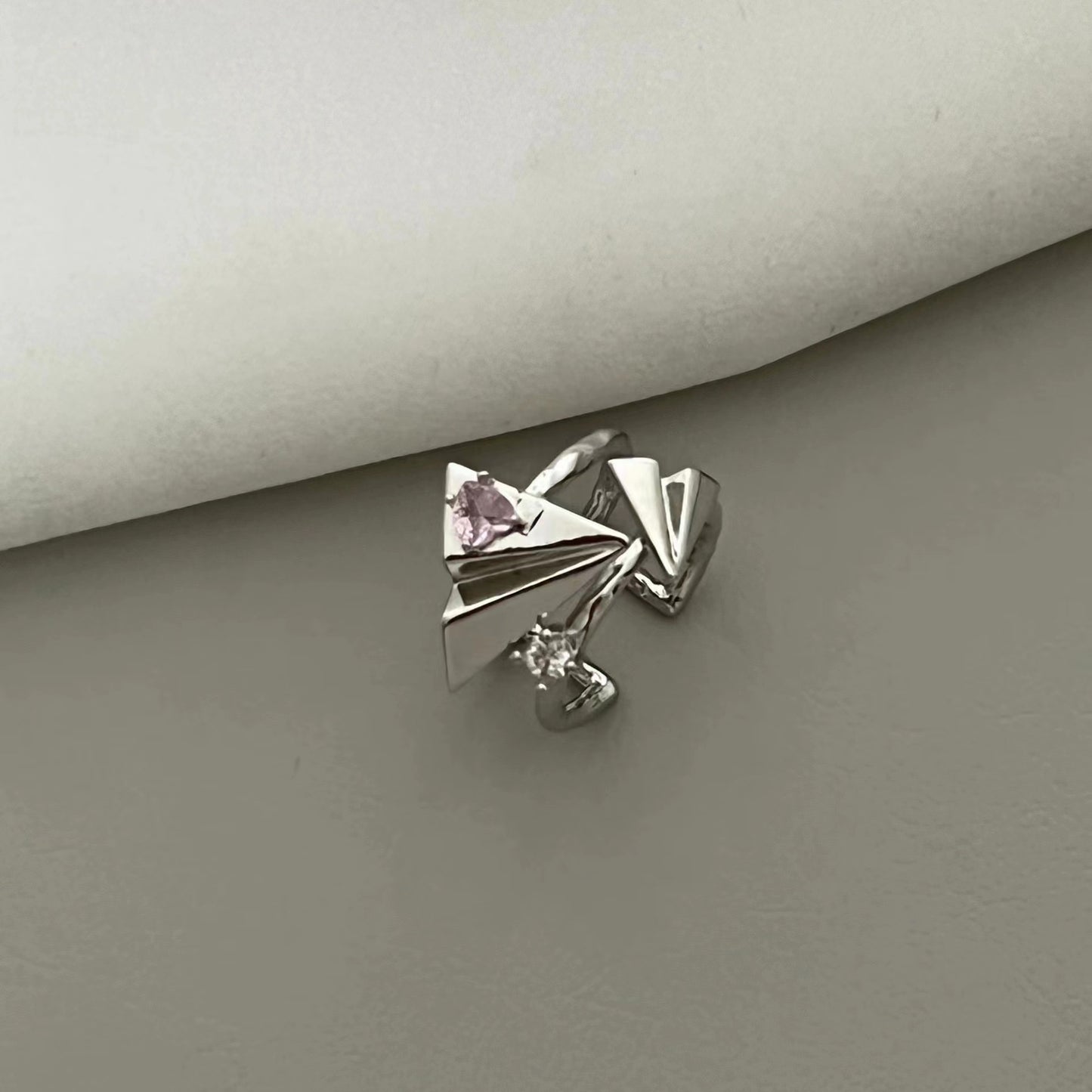 Retro geometric square diamond pink gemstone ring for women with light luxury and niche design, high-end sense ring decoration, index finger ring
