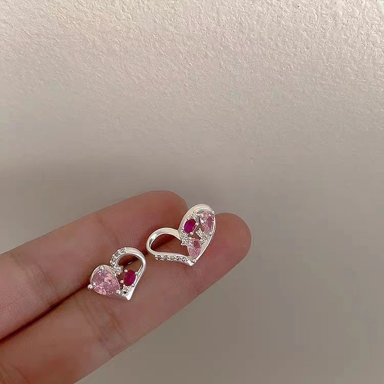 Matte metal pink zircon heart earrings for women with a simple and versatile design, stylish earrings and earrings