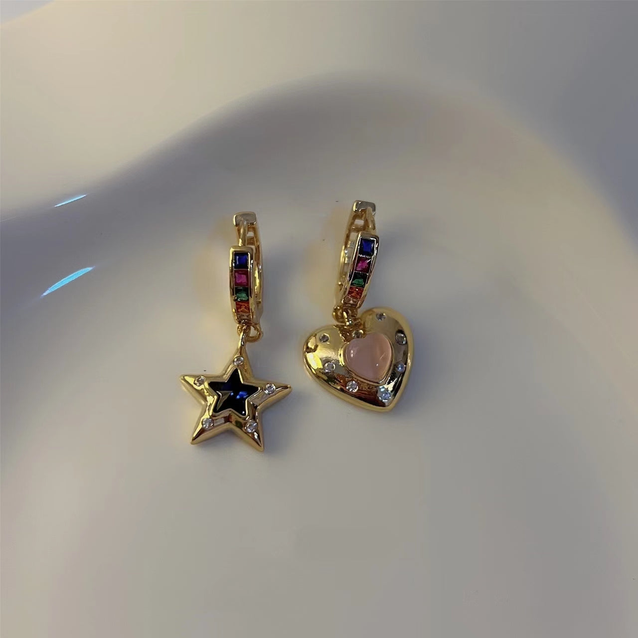 Vintage asymmetric earrings, heart-shaped earrings, gold earrings