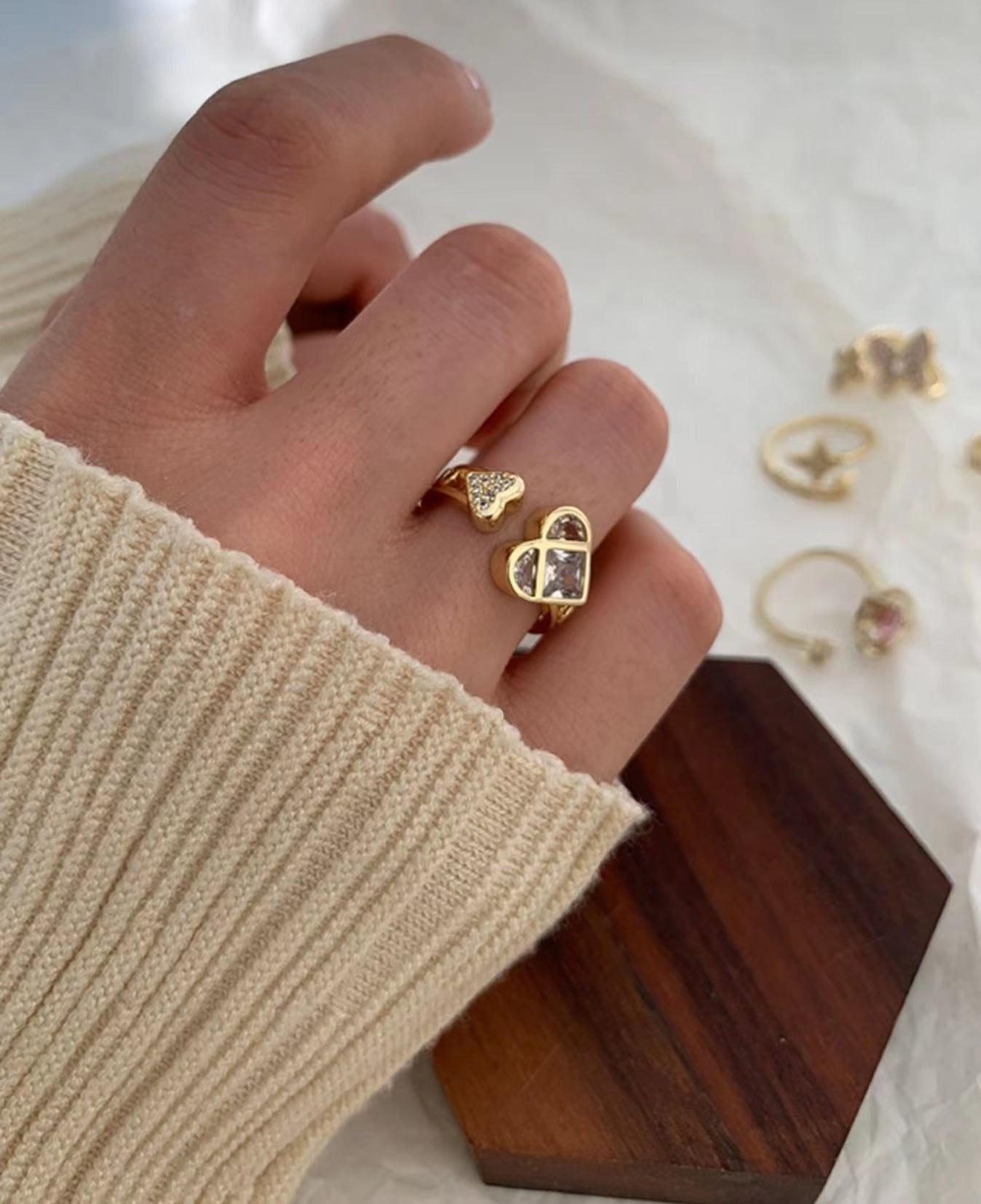Gold Design Niche Diamond Ring