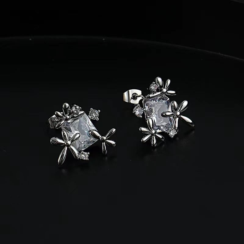 Cold wind earrings female ins Korea new square zirconia earrings 925 silver needle niche senior sense earrings tide