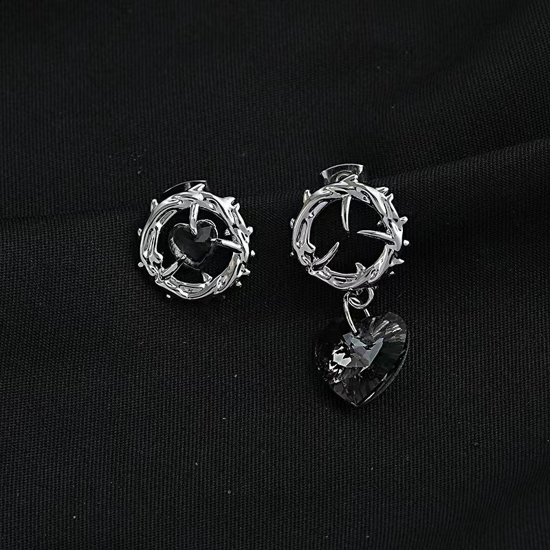 Love circle earrings female ins cold wind personality fashion asymmetric earrings 925 silver needle niche new earrings