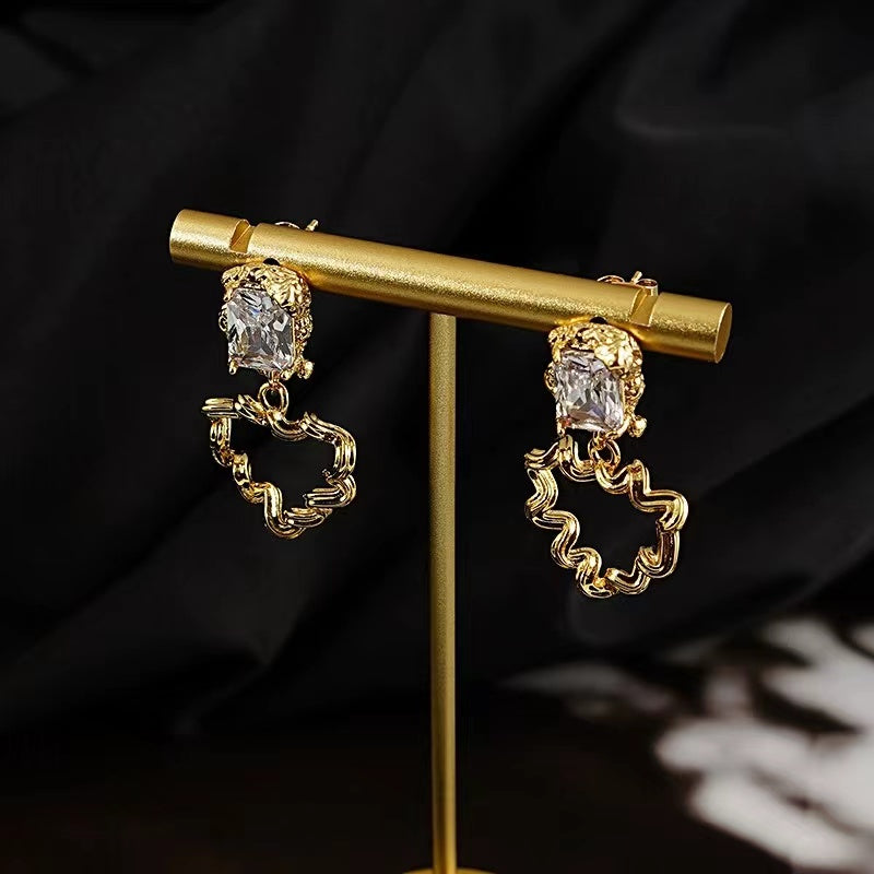 design twisted metal zircon 18k gold earrings South Korea autumn and winter hundred with earrings