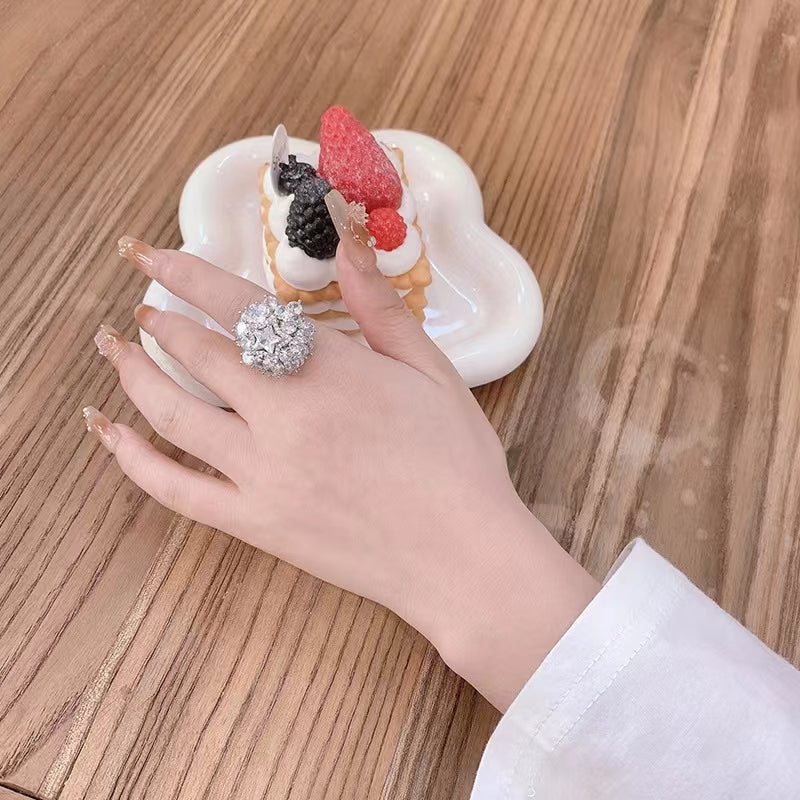 Star Diamond ring, index finger, feminine, versatile, trendy ring