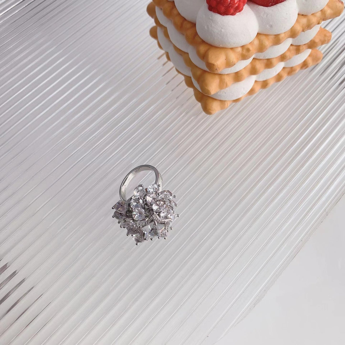Star Diamond ring, index finger, feminine, versatile, trendy ring