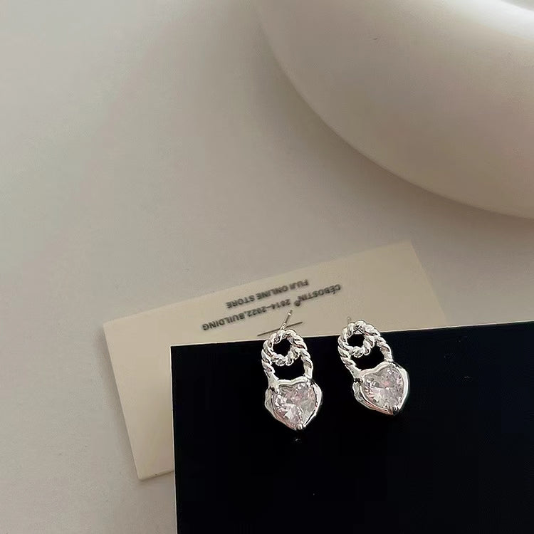 Small Design Zircon Metal Pin Love Earrings for Women Small