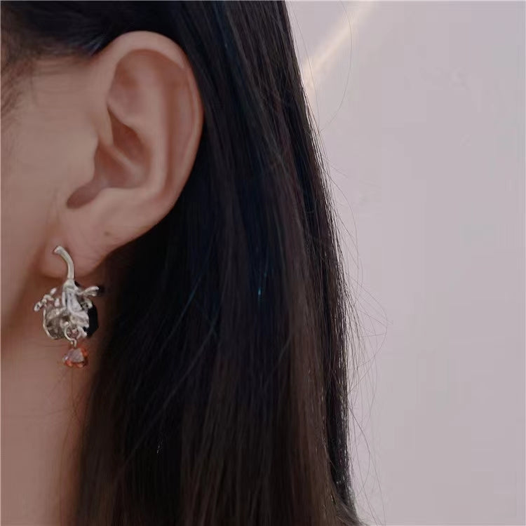 Stereoscopic metal liquid rose earrings, small number personality asymmetry S925 silver