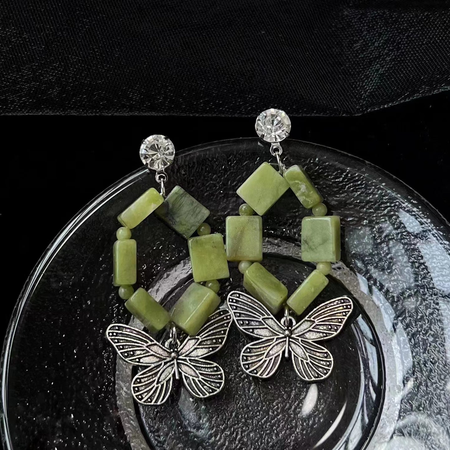 Original green handmade crushed stone special-shaped elbow Butterfly Earrings New Chinese retro niche Y2K