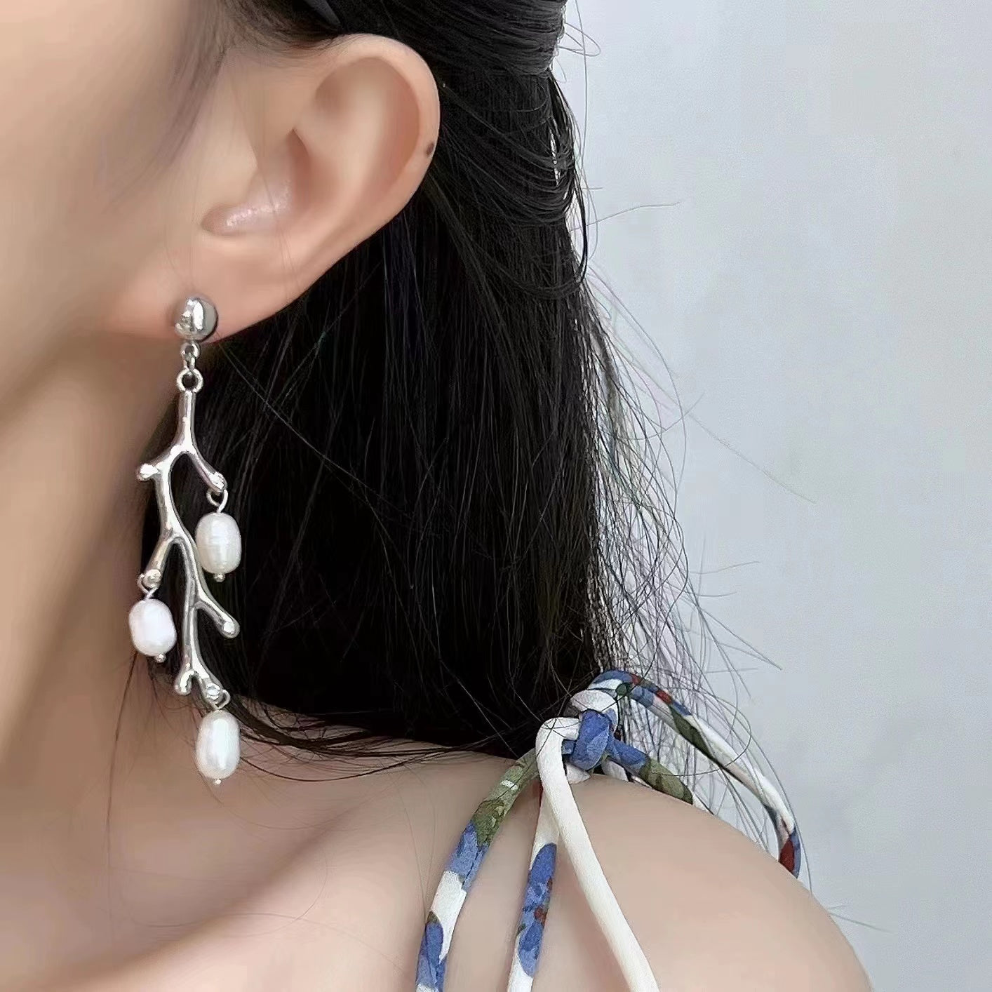 Metal curve Pearl Earrings long earrings small earrings