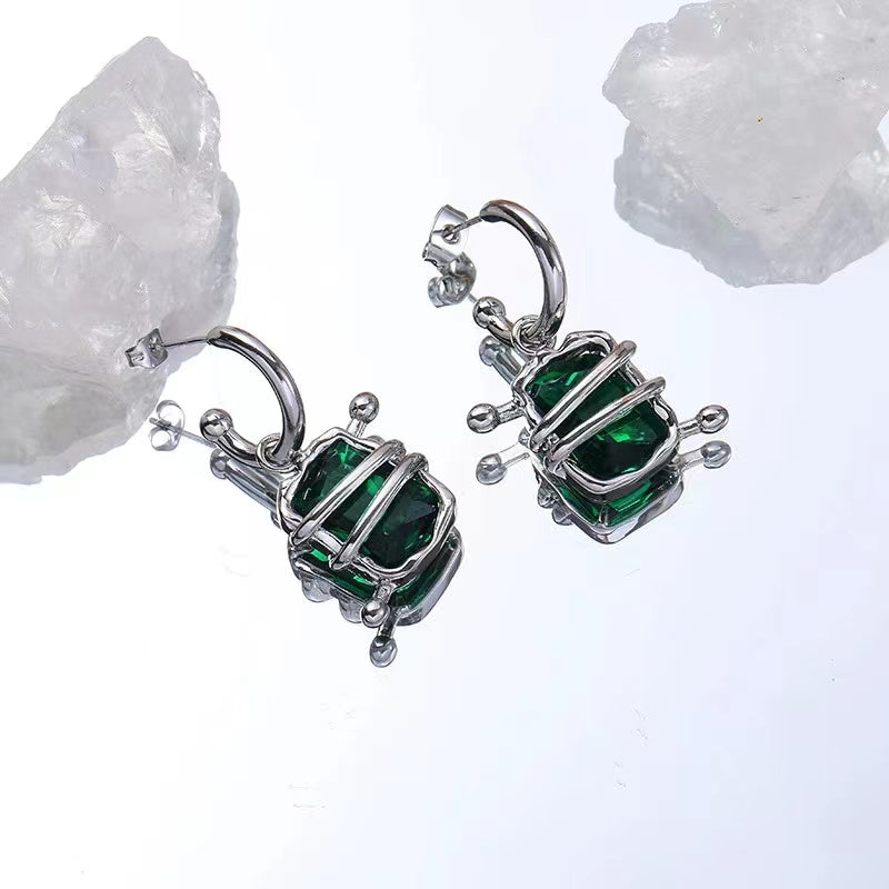 Zircon earrings female sweet cool spicy personality unique winding earrings senior sense ins cold wind hundred with earrings tide
