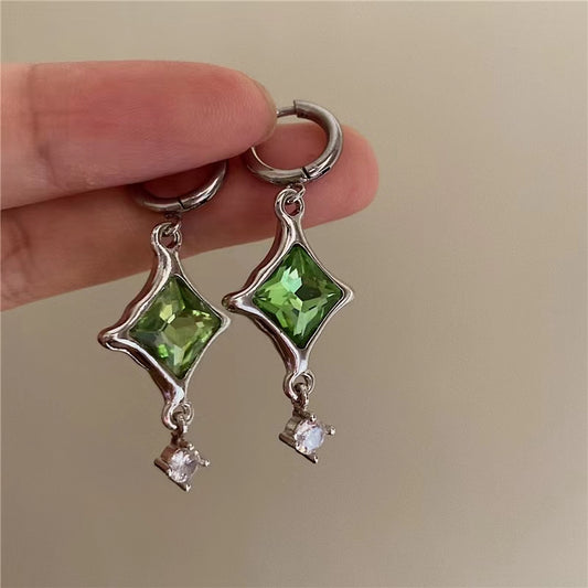 Hip-hop personality sweet cool spicy girl accessories fashion green crystal earrings niche silver earrings temperament Netflix earrings
