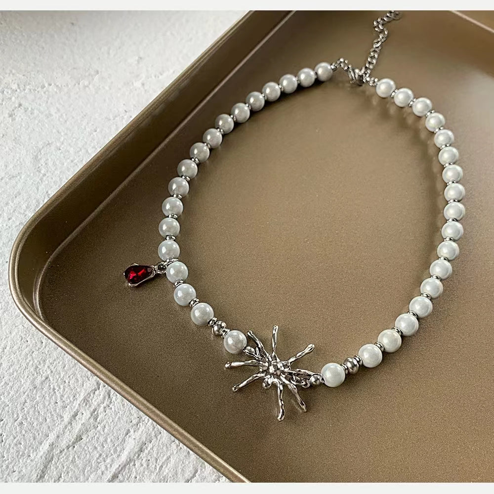 Premium feeling spider pearl necklace