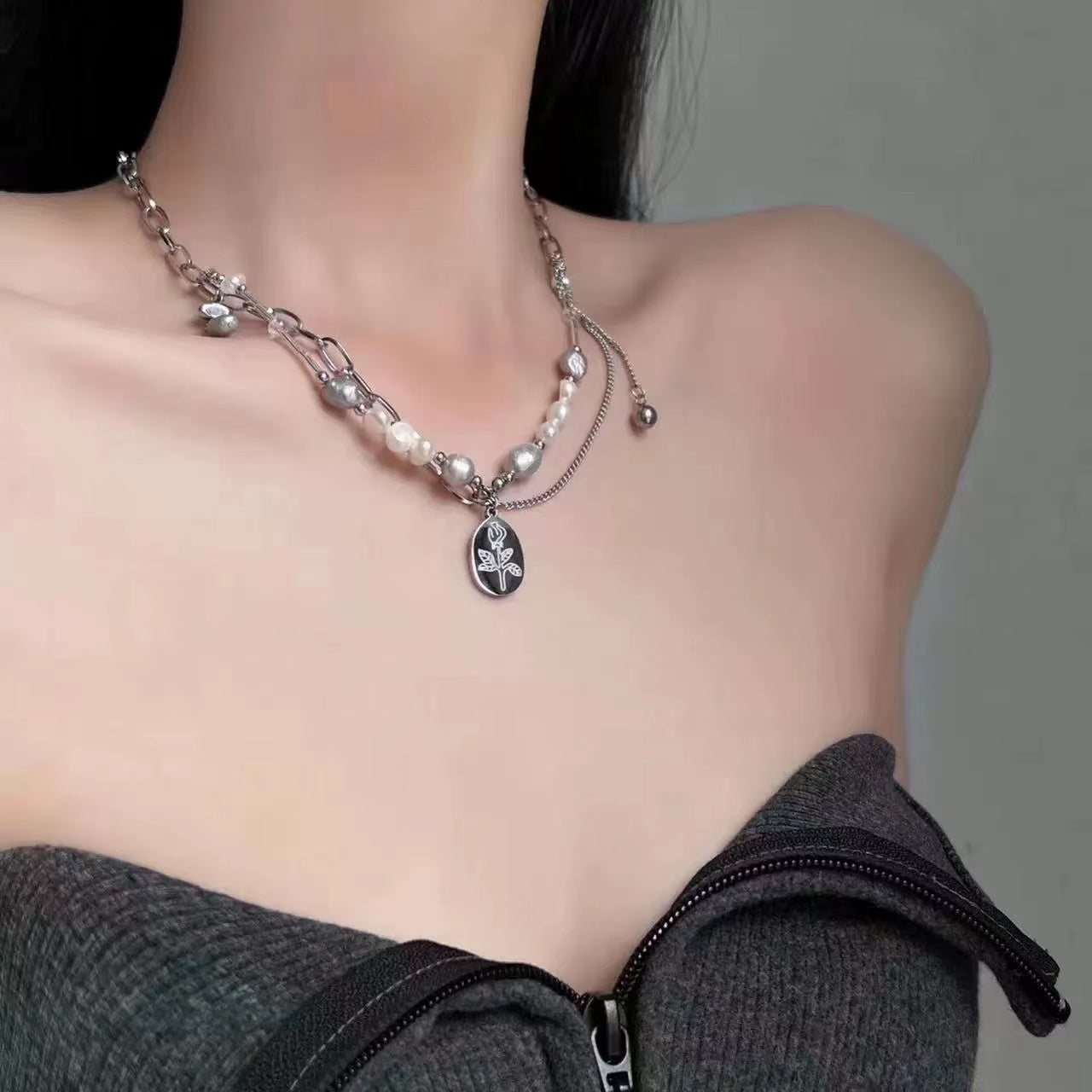 Fake double-layer necklace with shaped pearls and a high sense of sophistication