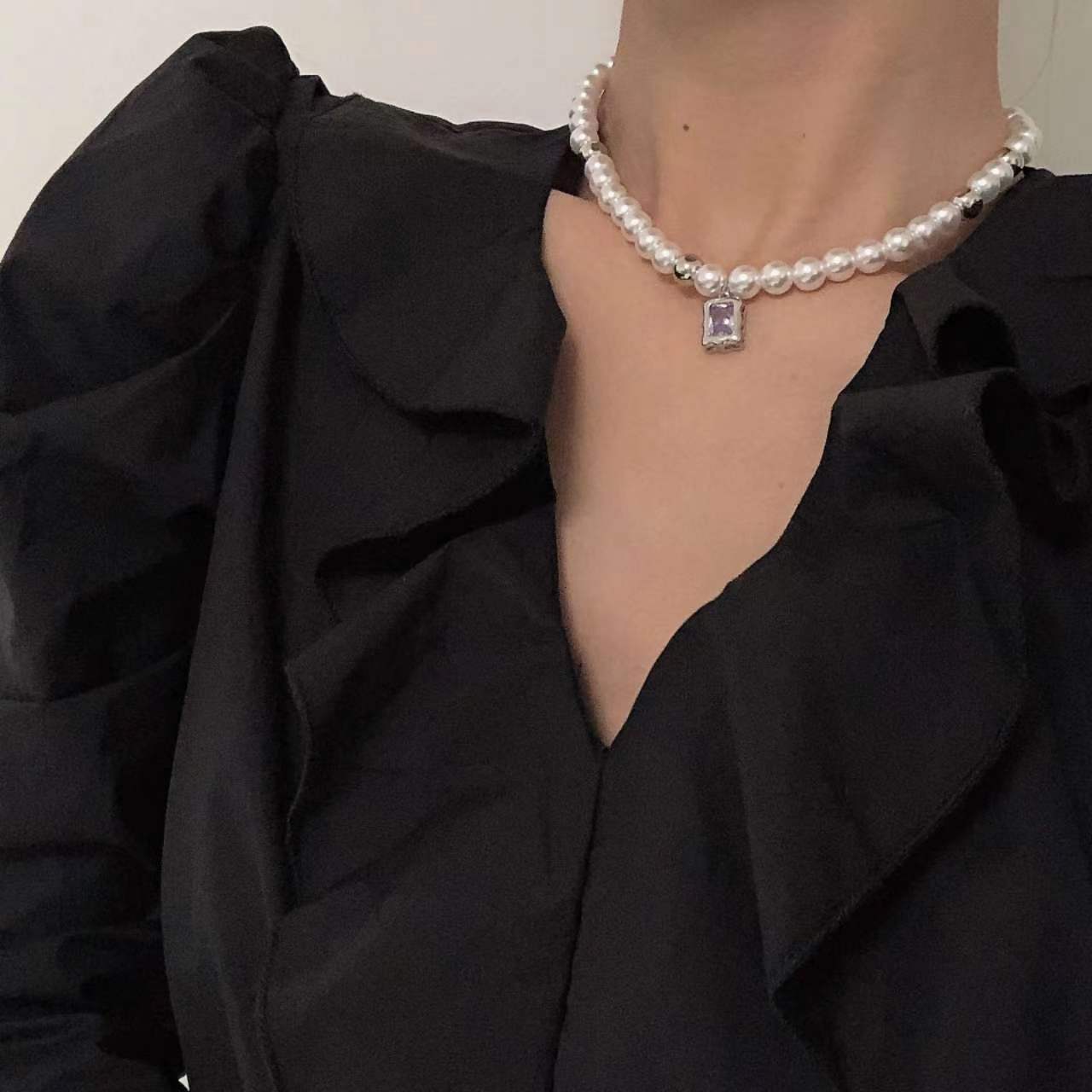 Baroque shaped pearl collarbone chain