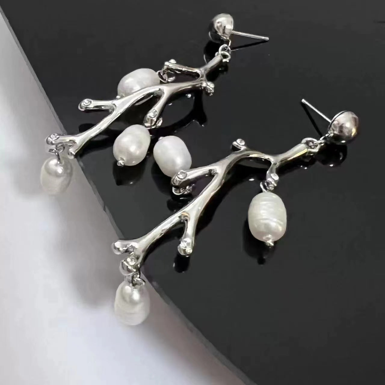 Metal curve Pearl Earrings long earrings small earrings
