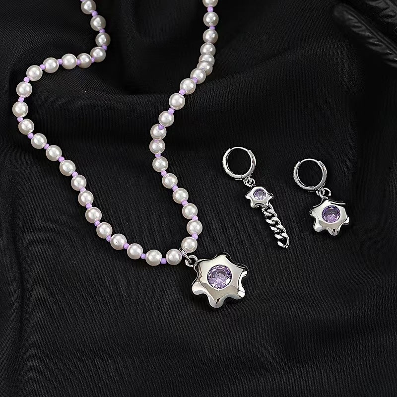 Pearl necklace female niche personalized fashion hundred match zircon flower pendant ins cold wind sweet cool collarbone chain tide