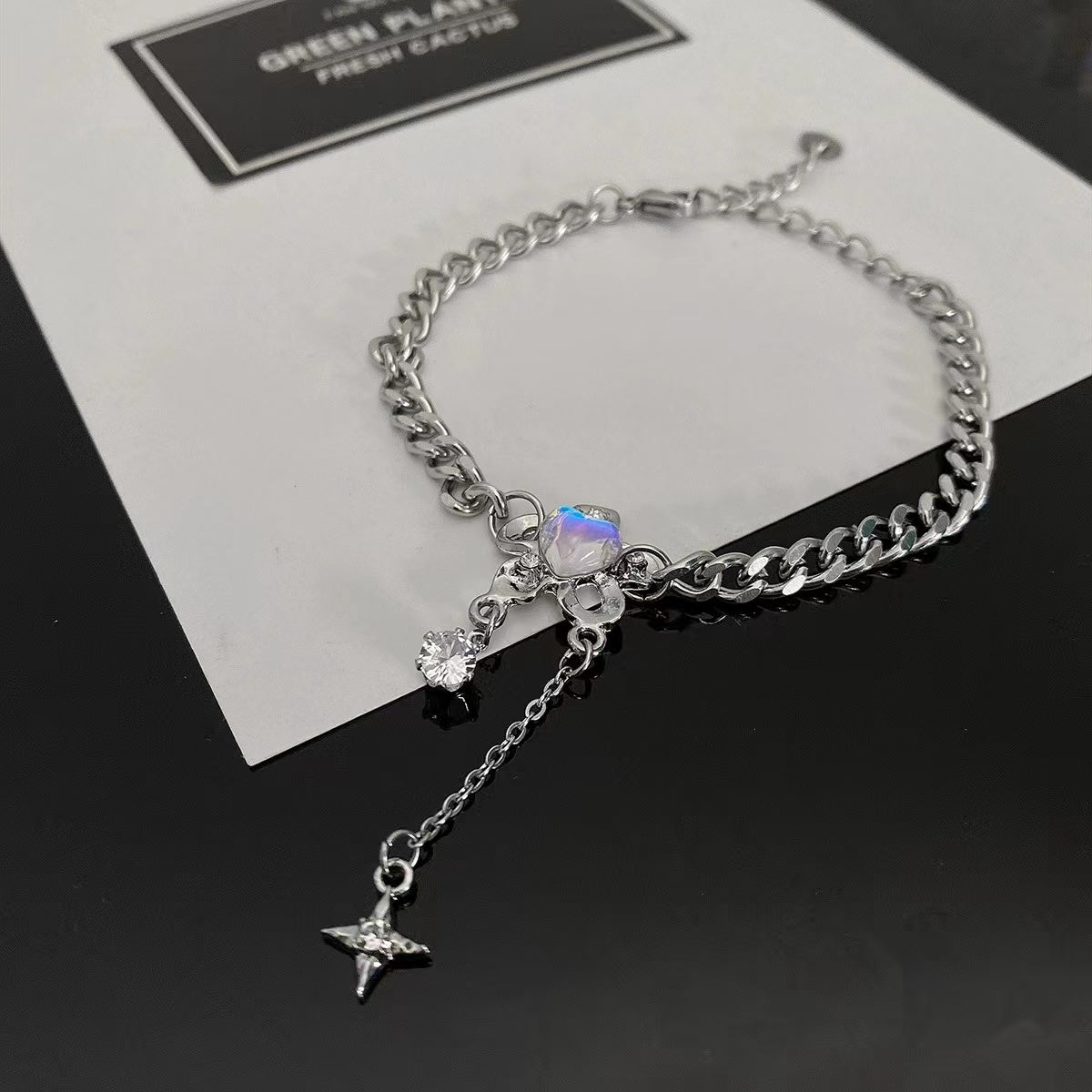 Love flower stitching star mango tassel bracelet female light luxury ins niche design senior sense of sweet cool wind hand jewelry