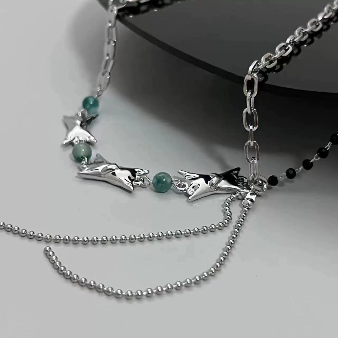 Green stone inlaid beads silver clavicle chain