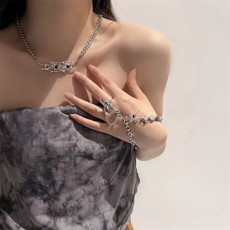 Spider bracelet ring one chain female summer ins niche design cold opening adjustable personality dark hand jewelry