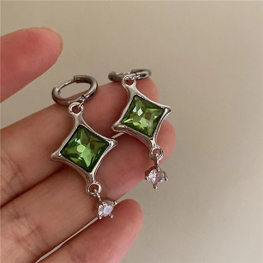 Hip-hop personality sweet cool spicy girl accessories fashion green crystal earrings niche silver earrings temperament Netflix earrings