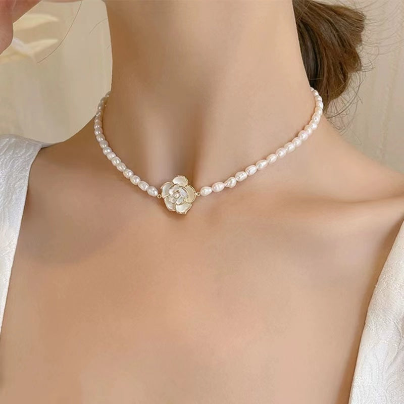 French vintage design light luxury camellia necklace