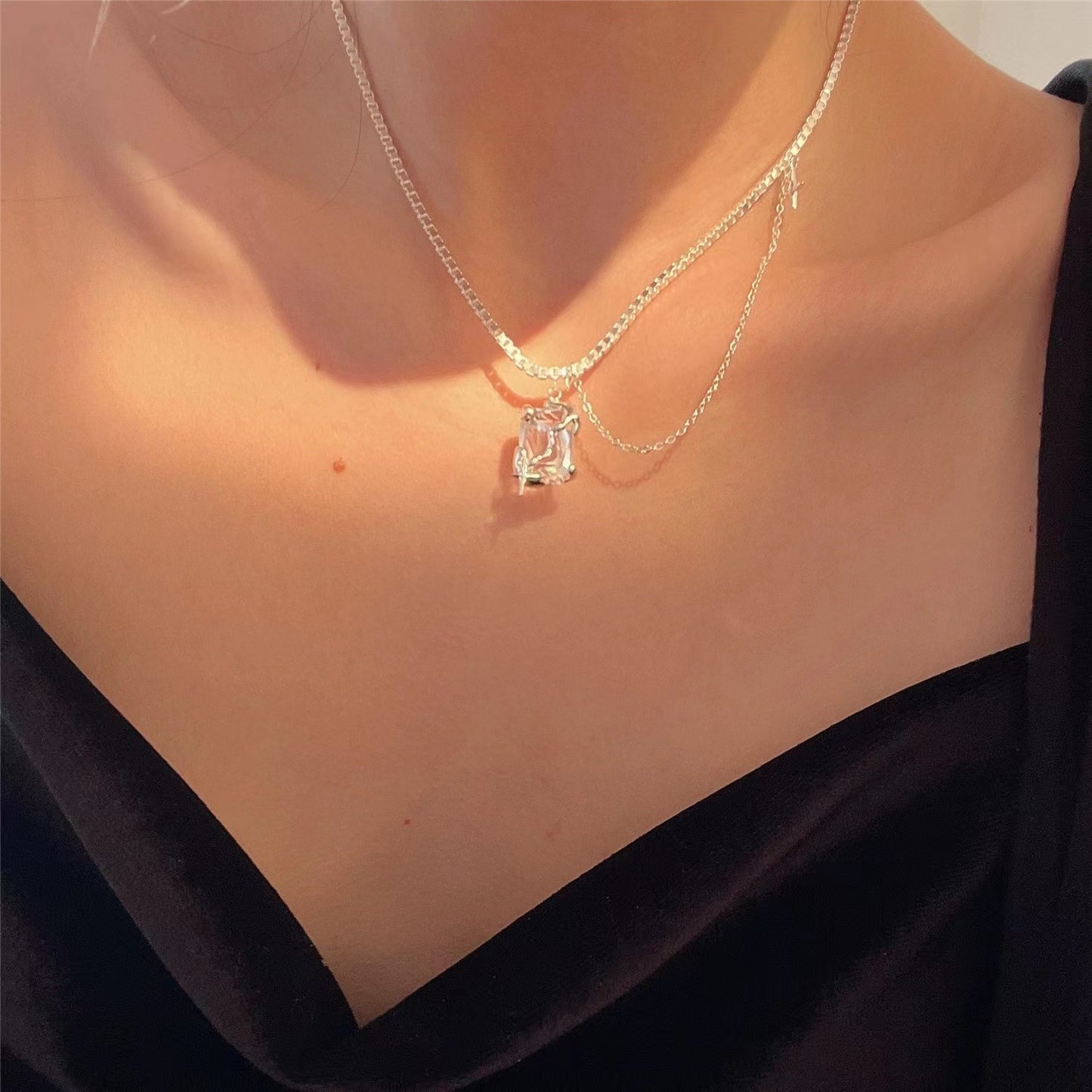 Irregular zirconia star star awning necklace female ins2022 new personality hundred with light luxury niche design sense tide