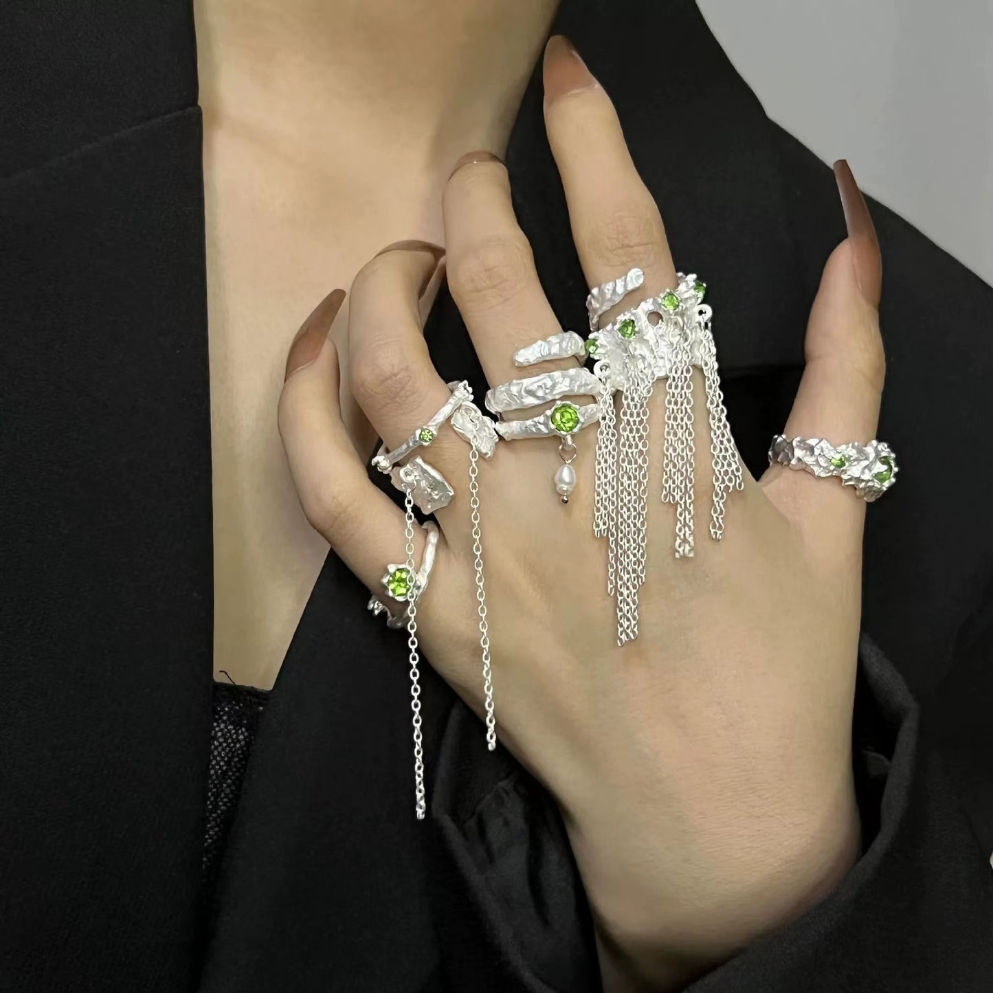 Green rhinestone tassel chain pearl pendant ring