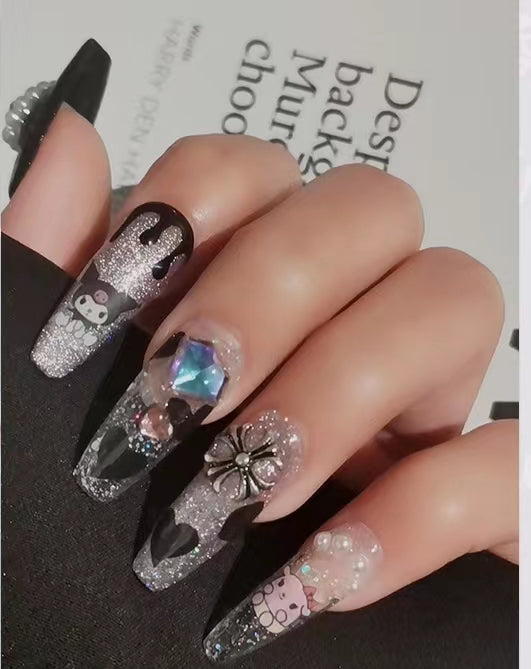 Kulomi wears nail y2k hot girl nail art