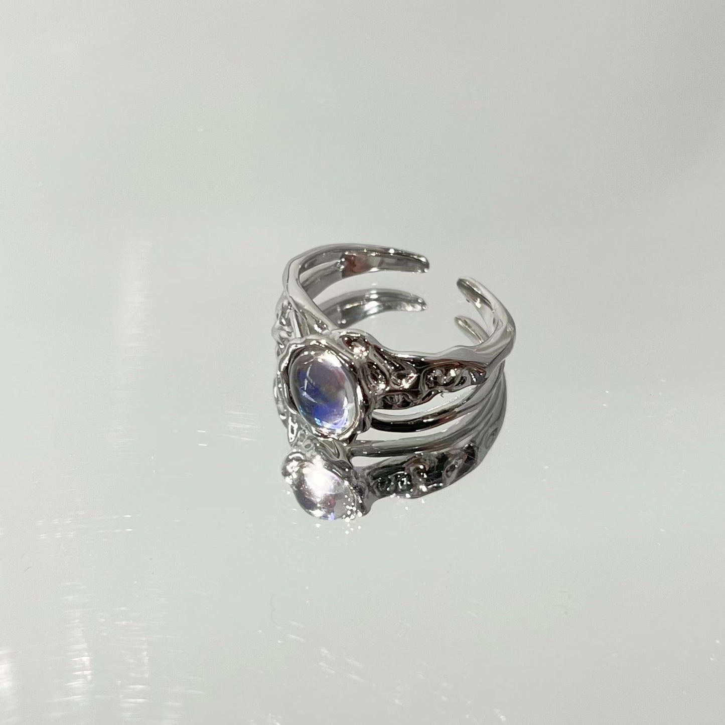 Zirconia and diamond geometric ruffle ring