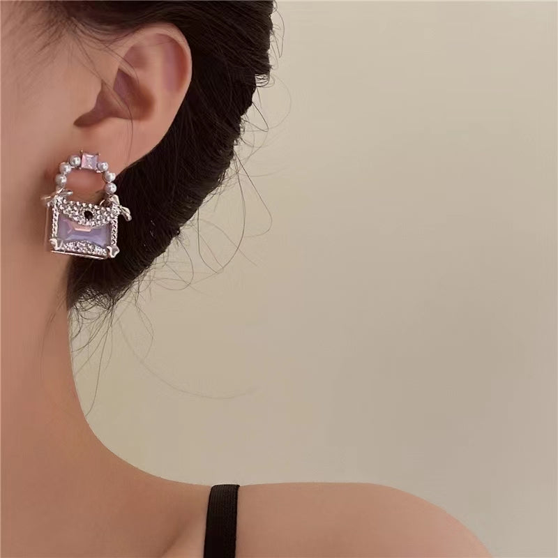 Fine to design senior sense of green crystal pearl bag earrings female fashion cute temperament light luxury earrings earrings studs