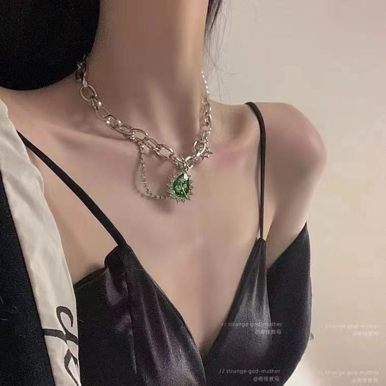 Cold wind green teardrop gemstone collarbone chain