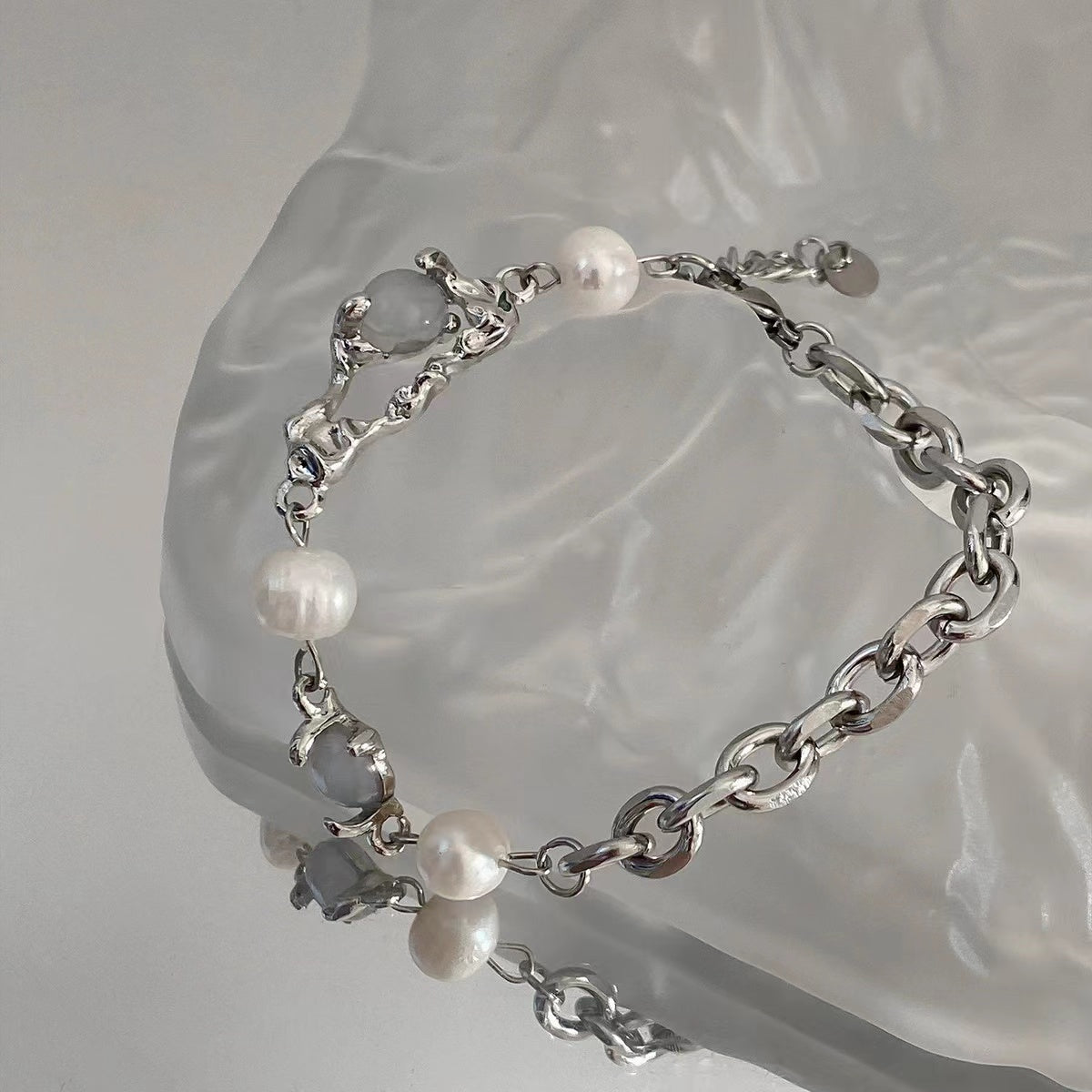Fashion versatile moonstone stitching pearl bracelet female light luxury ins niche design senior sense of personality hand jewelry tide