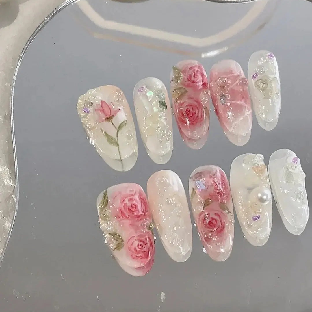 Hand-painted roses, handmade customized manicure patches, elegant and white, detachable and wearable manicure products
