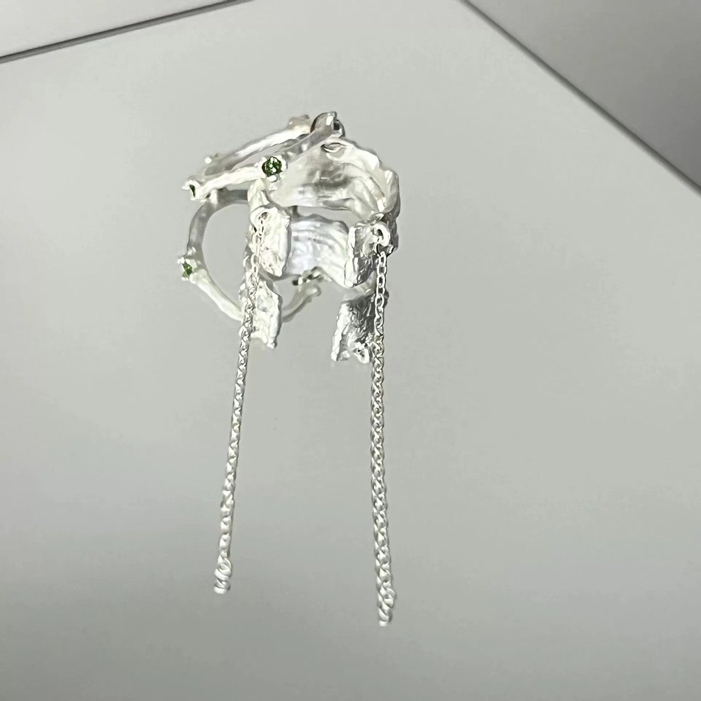 Green rhinestone tassel chain pearl pendant ring
