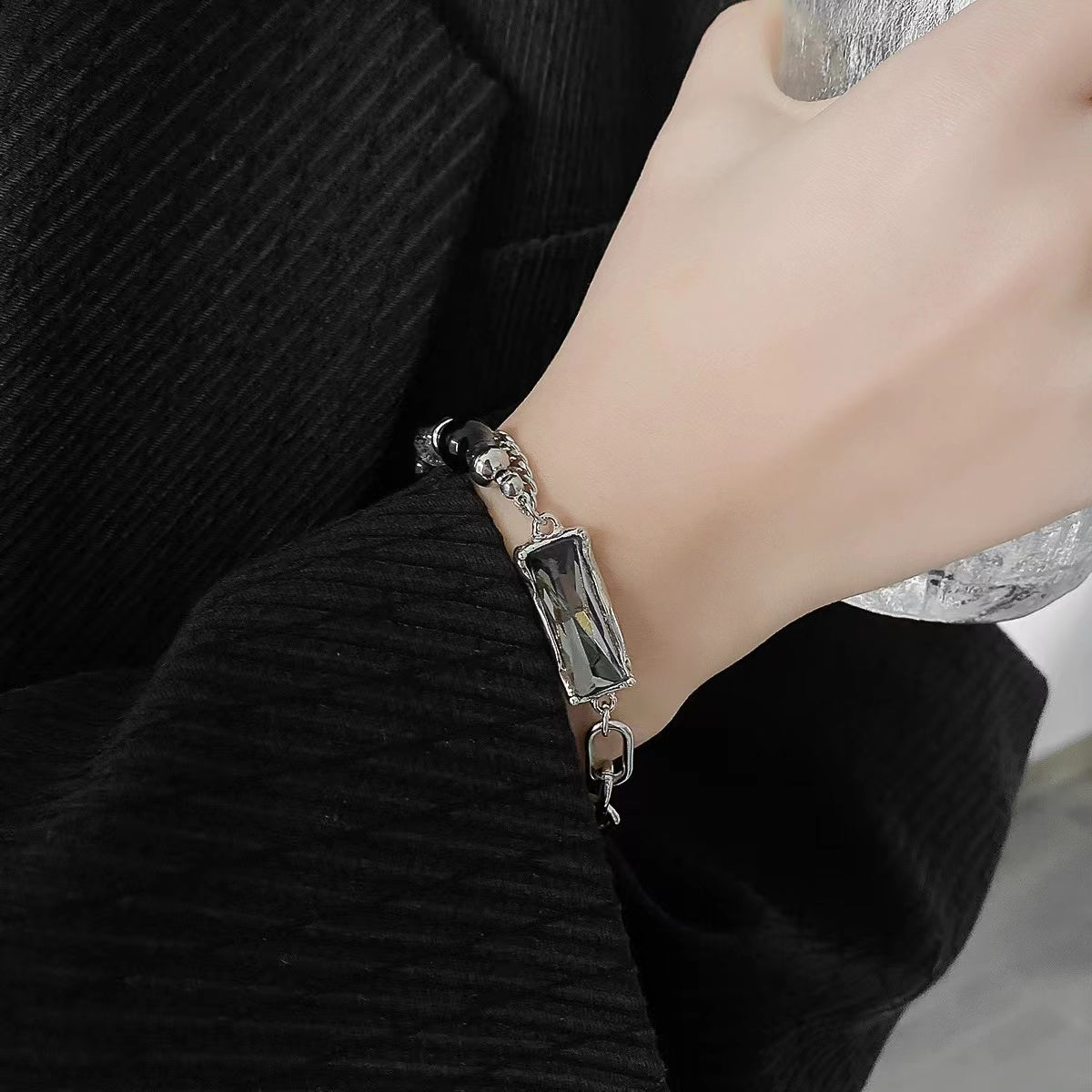 Black gemstone beaded bracelet with premium feel