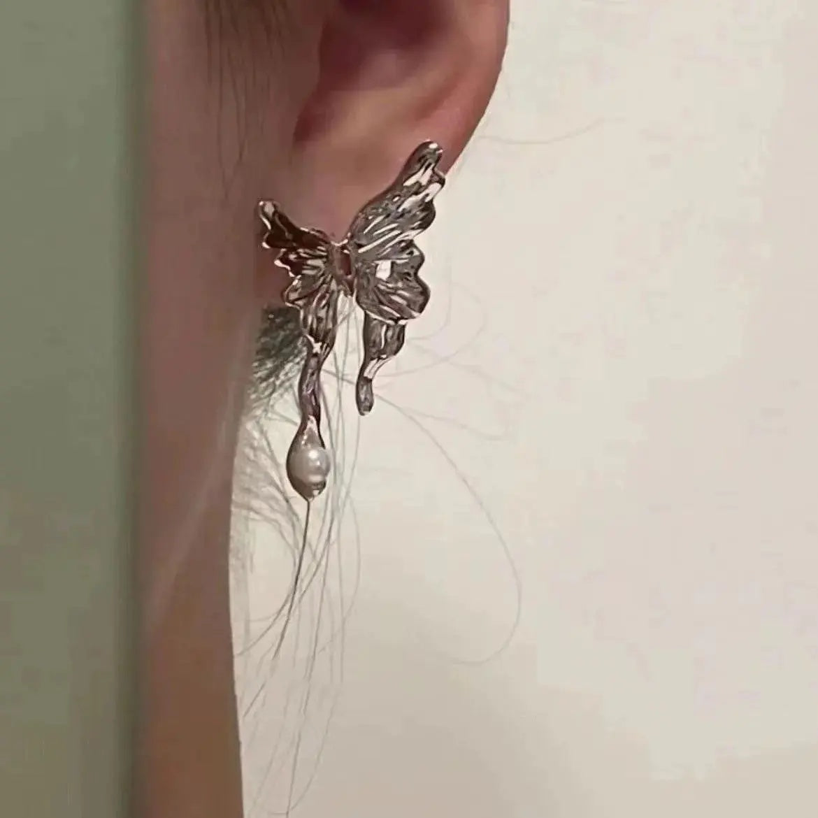 Dark wind deconstructed butterfly earrings pearl teardrop design sweet cool girl temperament personality spice earrings earrings