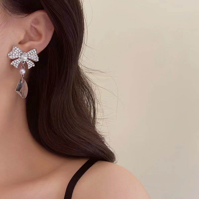 Pure desire girl light luxury senior sense zirconia bow earrings French delicate sweet niche pearl new tide