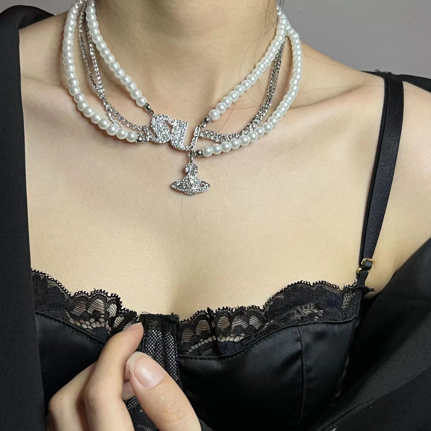 Fashionable multi-layered design sense sparkling diamonds Queen West planet pearl necklace