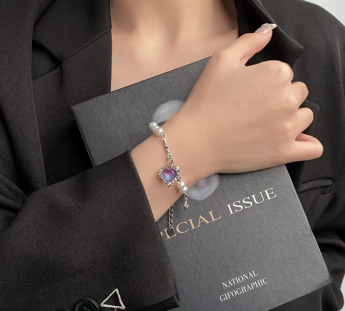Fashion personality purple love stitching pearl bracelet female light luxury ins niche design sweet cool wind net red hand jewelry