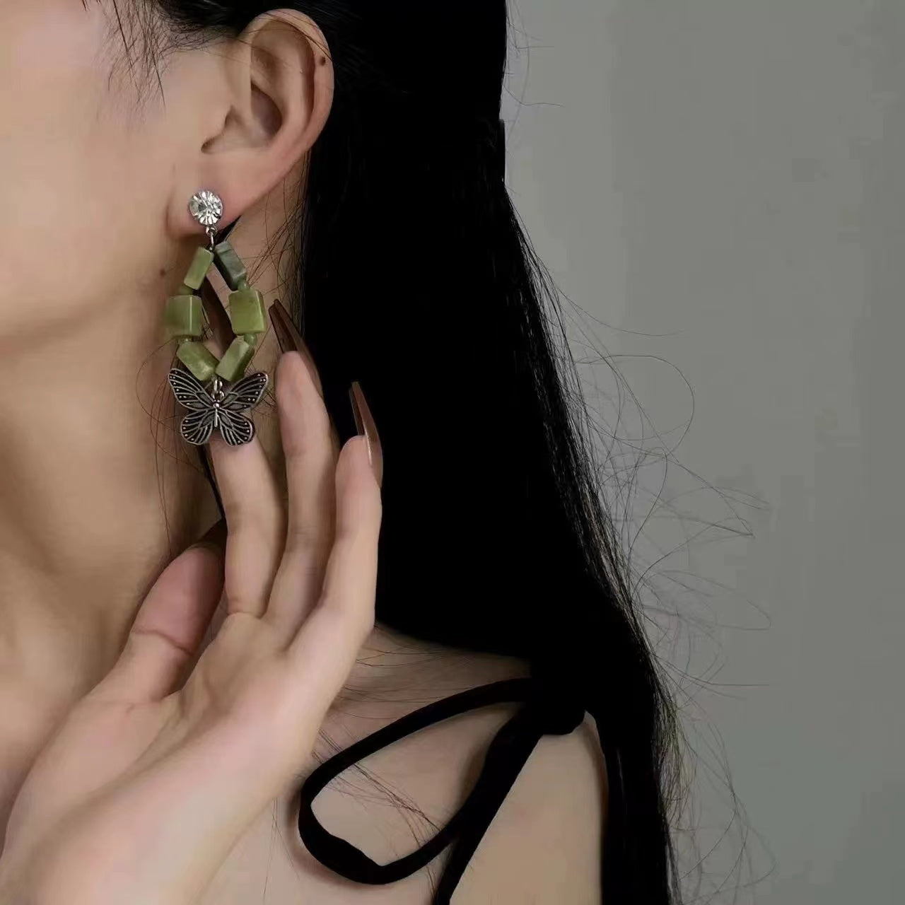Original green handmade crushed stone special-shaped elbow Butterfly Earrings New Chinese retro niche Y2K