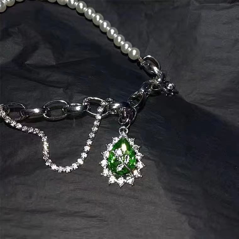 Cold wind green teardrop gemstone collarbone chain