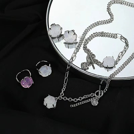 Light luxury necklace female senior sense of fashion stitching chain flower accessories South Korea ins niche design sense clavicle chain