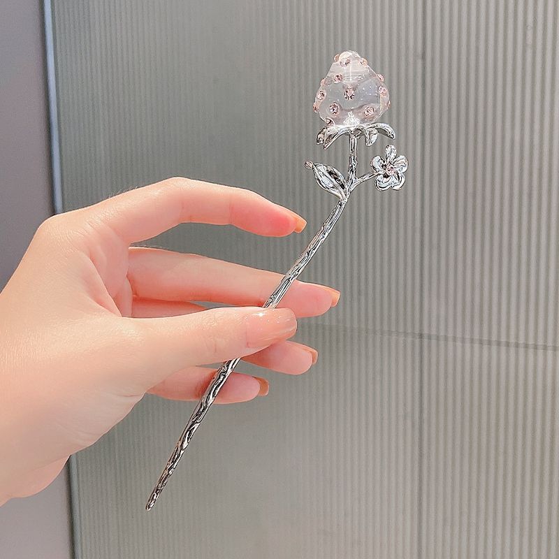 Sweet and cool strawberry design, small number of hairpins, high sense of temperament, retro Chinese coiled hairpin, simple modern hairpin woman