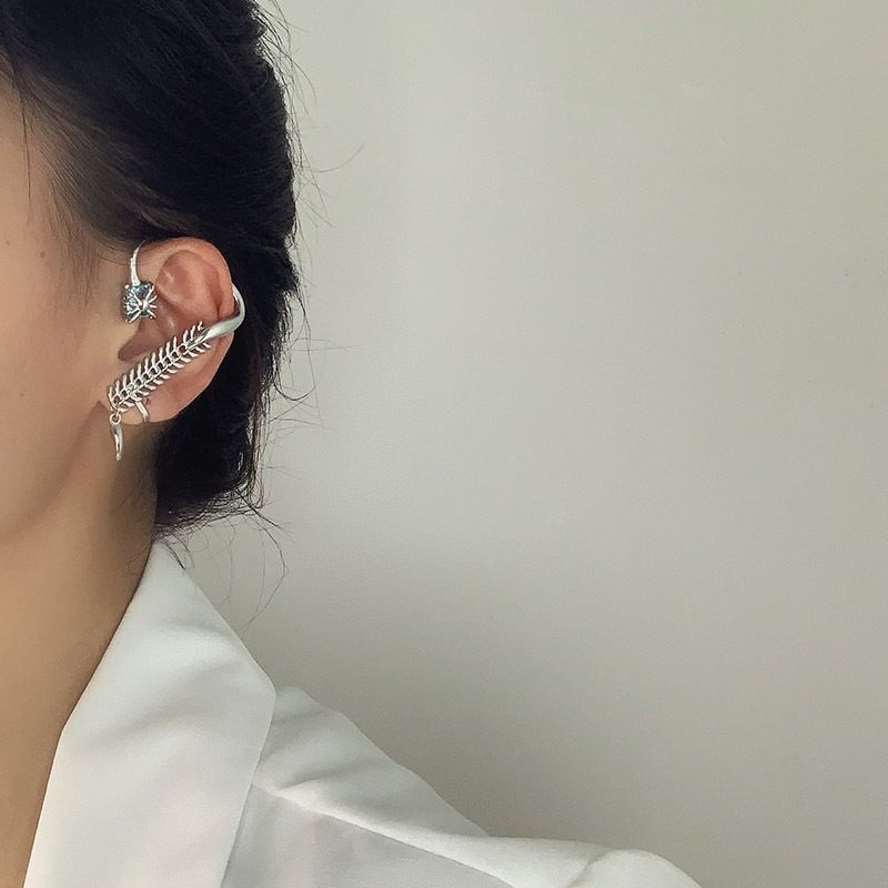 Small crowd design sense ear loop earrings women's European and American personality hip-hop earless earrings punk ear clip fashion